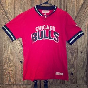 Mitchell & Ness Chicago Bulls Henley  Men’s Medium